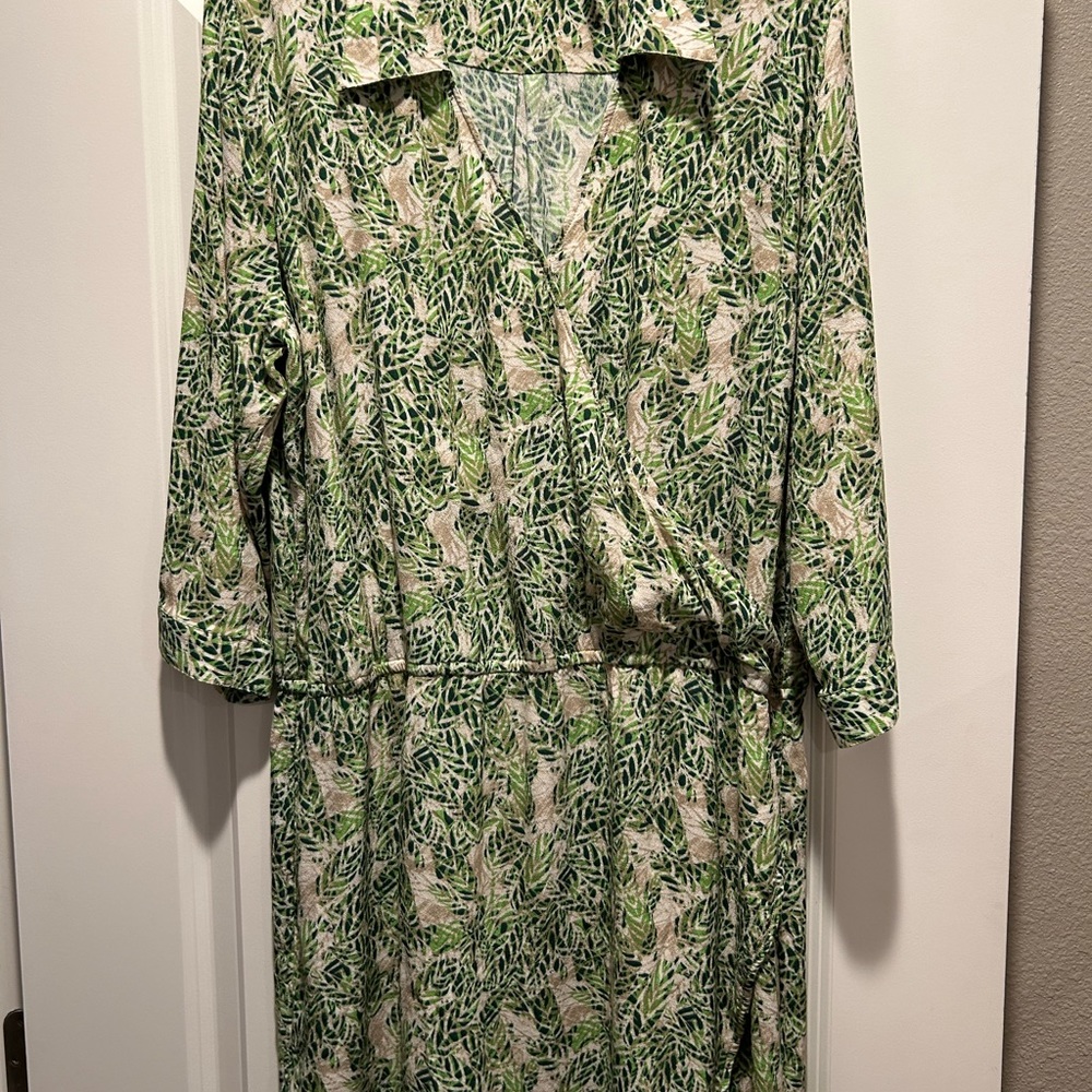 Very flattering Cabi green/beige/white long sleeved v-neck dress.